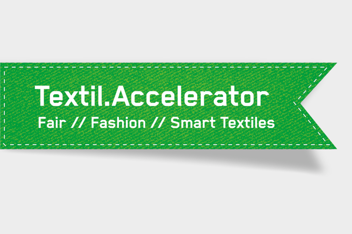 Logo Textil.Accelerator Stoff im Kopf. Text: Textil.Accelerator. Fair, Fashion, Smart Textiles.