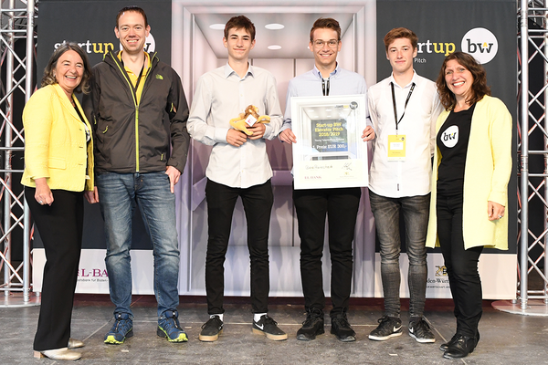 Siegerfoto der Young Talents BeeProtected beim Regional Cup Remstal im Mai 2019.