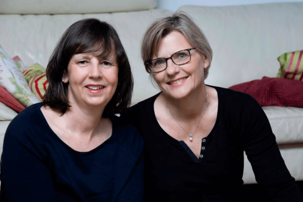 Portrait der beiden Gründerinnen Annett-Katrin Wohlgemuth und Sigrid Egner.