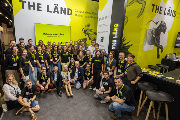 Gruppenfoto THE LÄND-Stand Gamescom 2025. Fotograf: Tobias Vollmer.