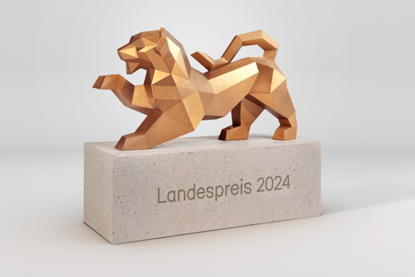 Die Löwen-Trophäe für den Landespreis für junge Unternehmen 2024, ausgeschrieben durch die Landesregierung Baden-Württemberg und die L-Bank. 