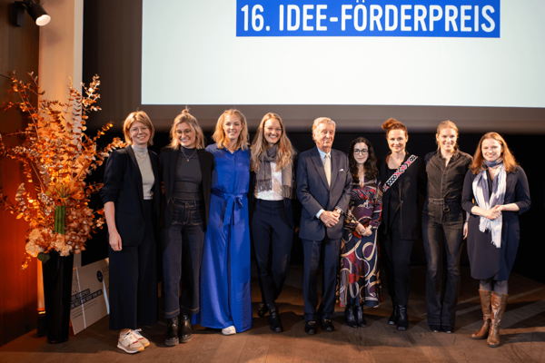 Gruppenbild der Finalistinnen beim 16. Darboven IDEE-Förderpreis. Bildrechte: Daniel Reinhardt/ J.J. Darboven.