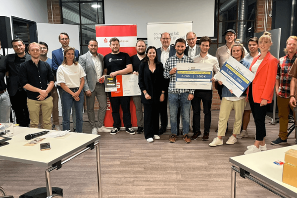 Gruppenfoto der teilnehmenden Start-ups der Start-up WOW Challenge 2023.