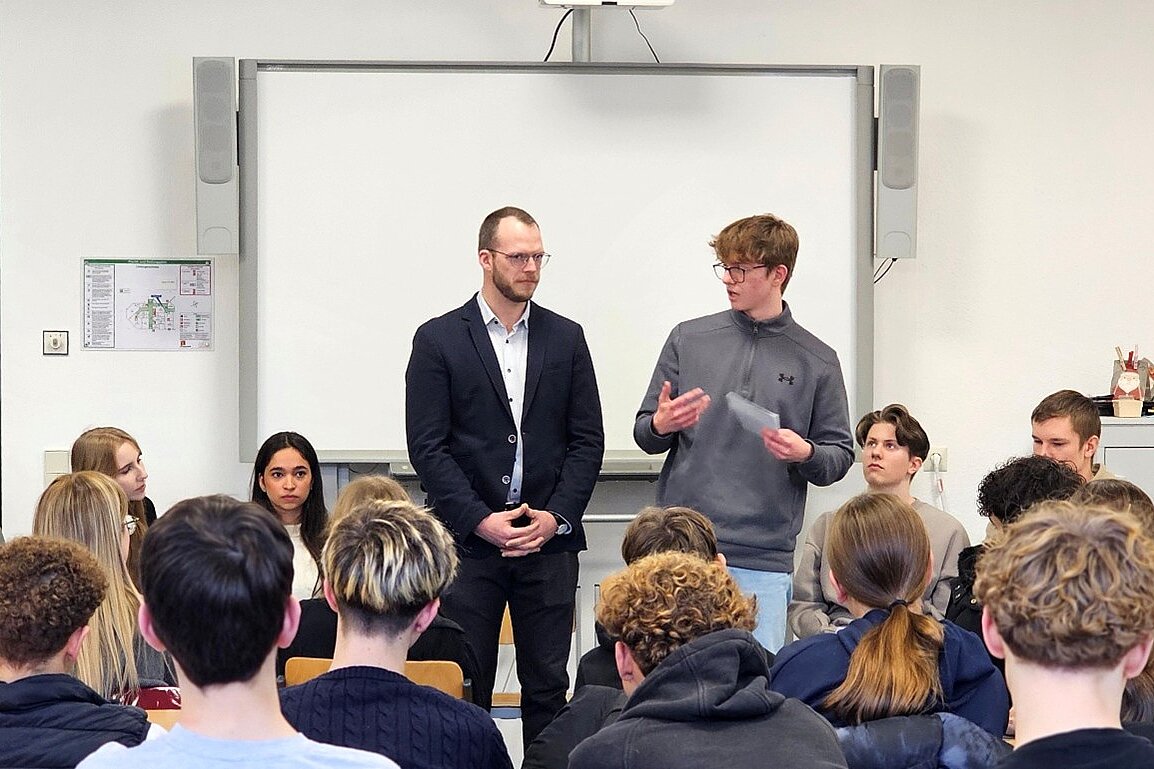 Nachfolger@School: Interview und Gesprächsrunde einer Schulklasse mit dem Nachfolger der Alpirsbacher-Klosterbräu.