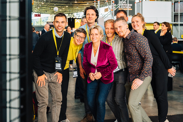 Gruppenbild Wirtschaftsministerin Dr. Nicole Hoffmeister-Kraut mit Vertreterinnen und Vertretern des Start-up Ökosystems Ortenau.