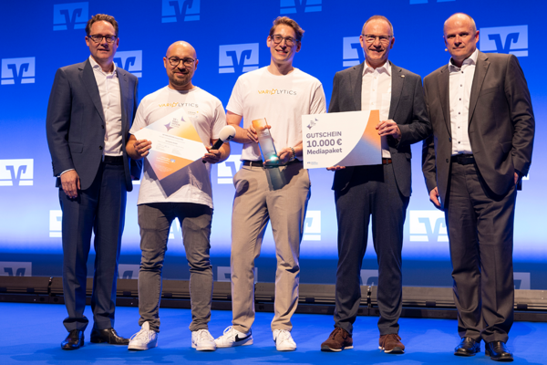 Variolytics GmbH wurde im Rahmen der Preisverleihung des VR-INNOVATIONs Award 2025 als Sieger-Team der Kategorie Kleinst- und Kleinunternehmen gekürt.