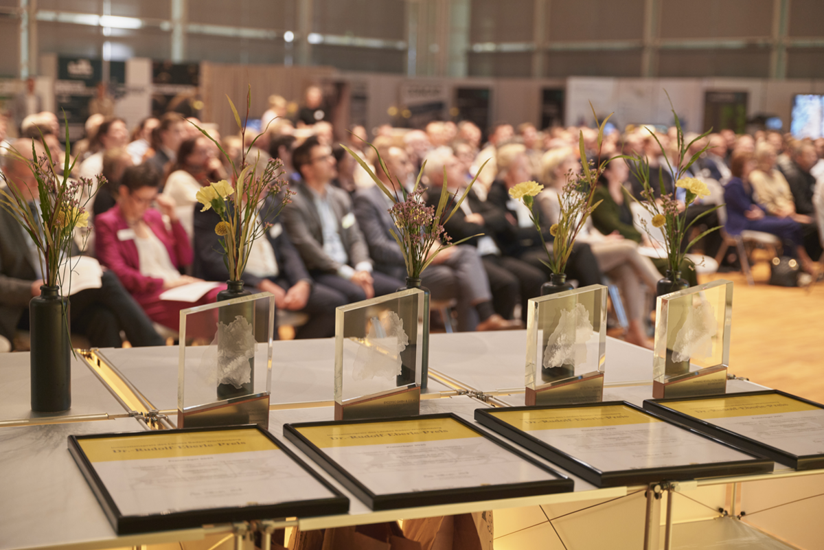 Aufnahme von der Bühne ins Publikum bei der Preisverleihung "Innovationspreis BW 2025". Bildrechte: Ronny Schönebaum.