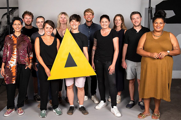 Gruppenfoto aller Preisträgerinnen und Preisträger des Wettbewerbs IDEENSTARK 2022. Bild: CW.STUDIO