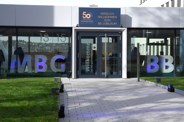 Eingang Gebäude Bürgschaftsbank und MBG in Stuttgart.