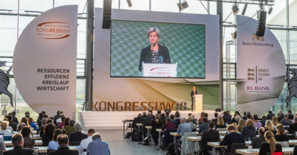 Wirtschaftministerin Dr. Nicole Hoffmeister-Kraut am Rednerpult auf der Bühne beim Kongress BW 2018