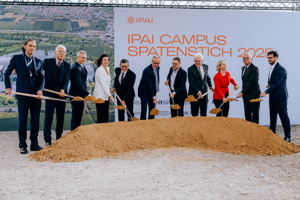 Erster Spatenstich beim IPAI CAMPUS in Heilbronn mit mehreren Vertreterinnen und Vertreter aus Politik und Wirtschaft. Bildrechte: IPAI.