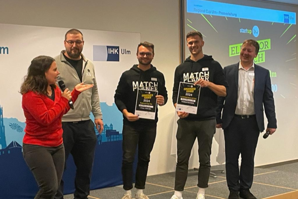 Bild von der Siegerehrung beim Elevator Pitch Regional Cup Ulm am 29.11.2023. 