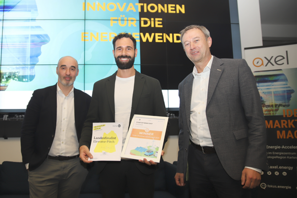 Siegerehrung beim AXEL Demo Day am 12. November 2024 mit CEO & Co-Founder von HeatPump23 GmbH. Bildquelle: fokus.energie e.V.