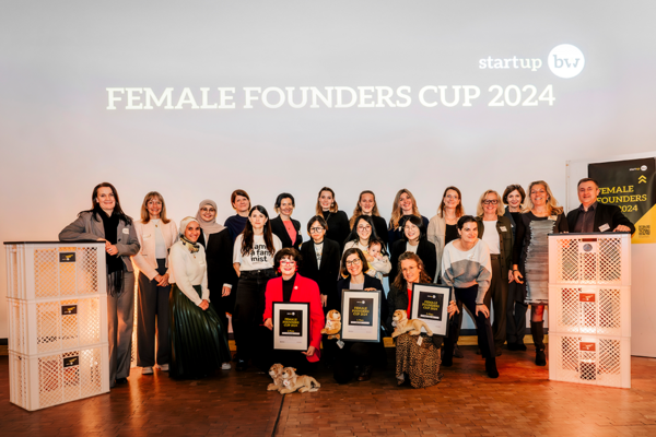 Gruppenbild der Finalistinnen beim FEMALE FOUNDERS CUP 2024.