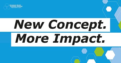 Blaues Banner zum European Social Economy Summit 2021. Schwarze Schrift mit Claim "New Concept. More Impact."