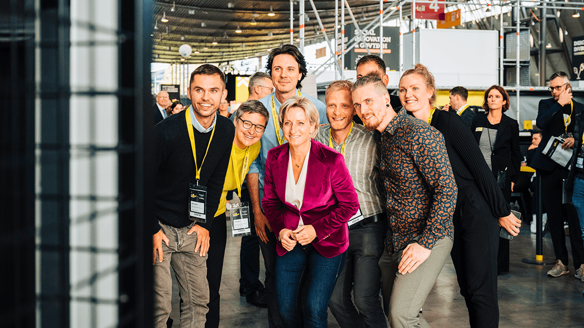 Wirtschaftsministerin Dr. Nicole Hoffmeister-Kraut mit Vertreterinnen und Vertretern aus dem Start-up Ökosystem Ortenau auf dem Start-up BW Summit 2022.