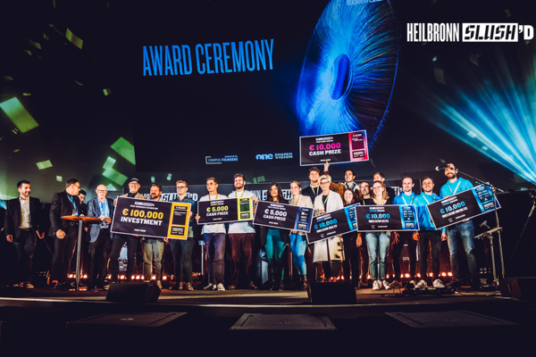 Die Finalistinnen und Finalisten bei der Preisverleihung des CyberOne Hightech Awards Baden-Württemberg 2024 im Rahmen des Start-up Festivals Heilbronn Slush’D. Bildrechte: Campus Founders. 