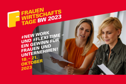 Zwei Frauen schauen gemeinsam auf ein Dokument. Text: Frauenwirtschaftstage BW 2023.
