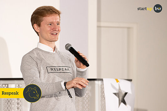 Gründer von Respeak pitcht eine Geschäftsidee beim Start-up BW HIGHTECH CUP.