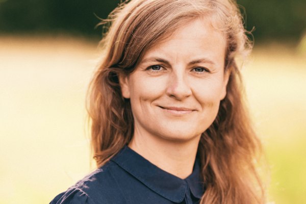 Portraitfoto von Kamila Pasko, die Co-Founderin von WoodenValley.