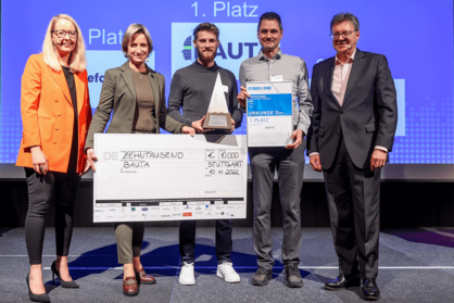 Siegerehrung des Unternehmens bauta bei der Preisverleihung des CyberOne Hightech Awards 2022 mit Wirtschaftsministerin Dr. Nicole Hoffmeister-Kraut. Bildrechte: bwcon