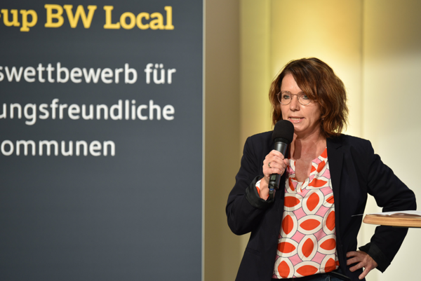 Ilona Boos präsentiert beim Landeswettbewerb Start-up BW Local.