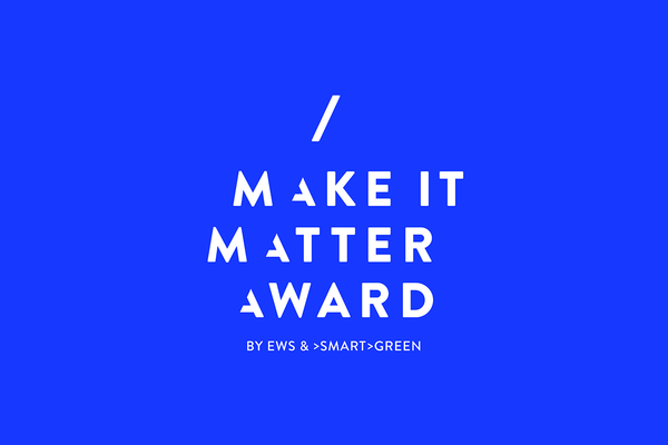 Logo MakeItMatter-Award auf blauem Hintergrund. Text: Make it Matter Award by EWS und >SMART>GREEN.